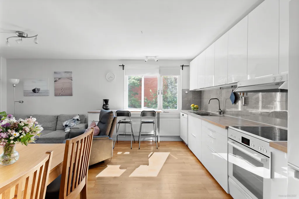 Cuisine - Thoughtfully Designed 3-Bed Flat with Balcony in Sävja