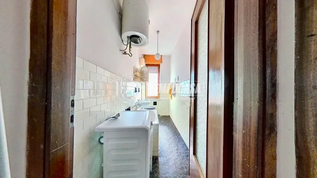 Bathrooms - Terraced House with Panoramic Balcony in Pessinetto