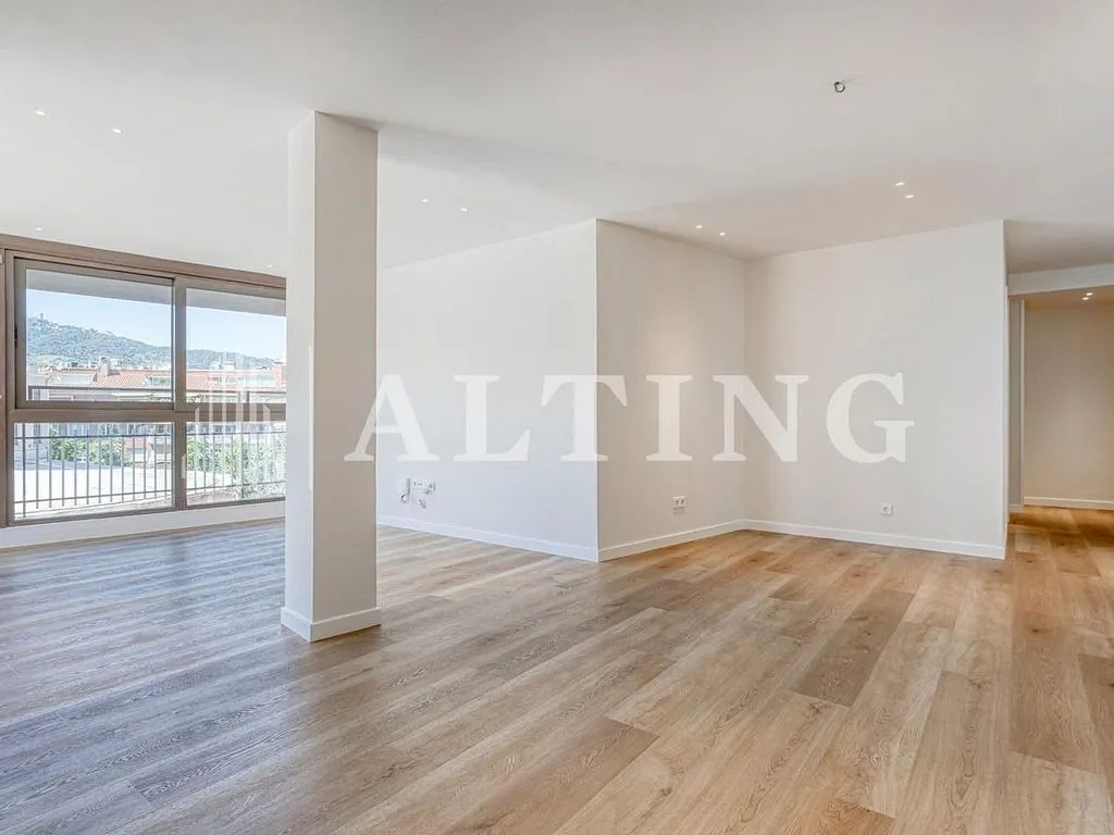 Living Room - Reformed Apartment with Terrace in Barcelona