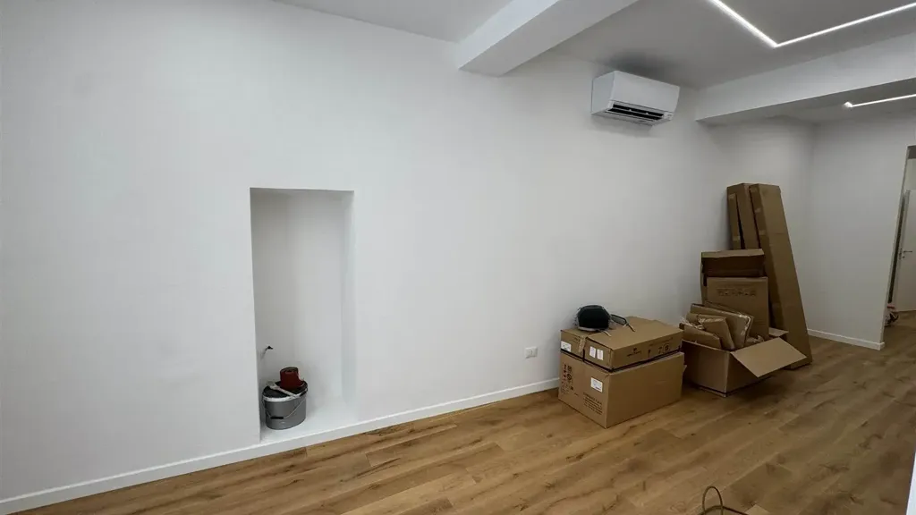 Pièces - Ground Floor Apartment with Garden in Florence