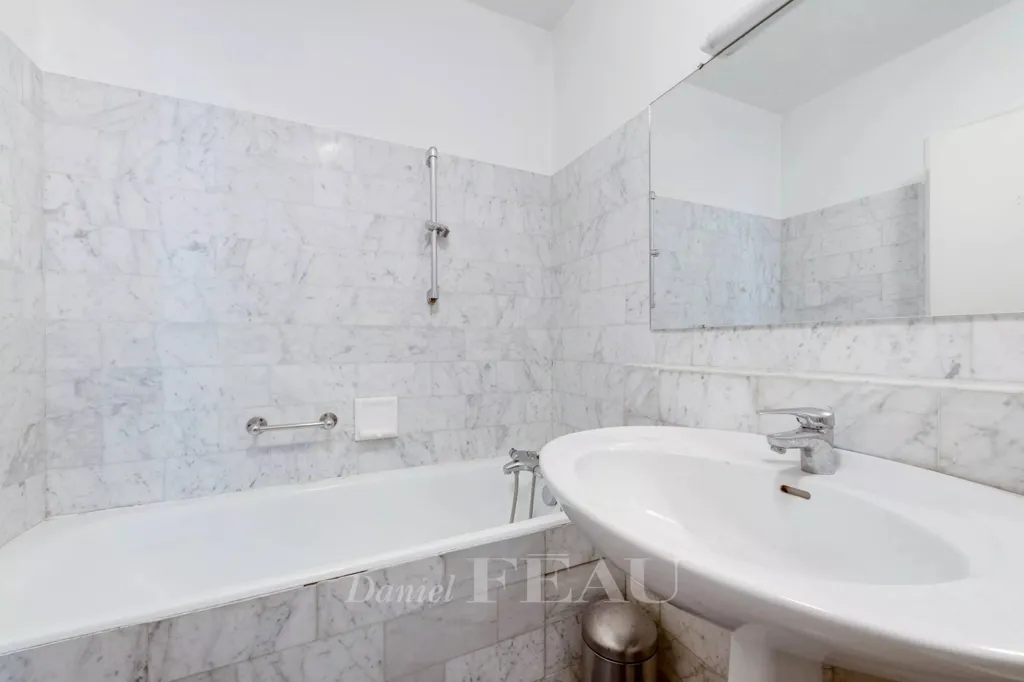 Bathrooms - Mansart-Style Apartment with Balcony in Versailles