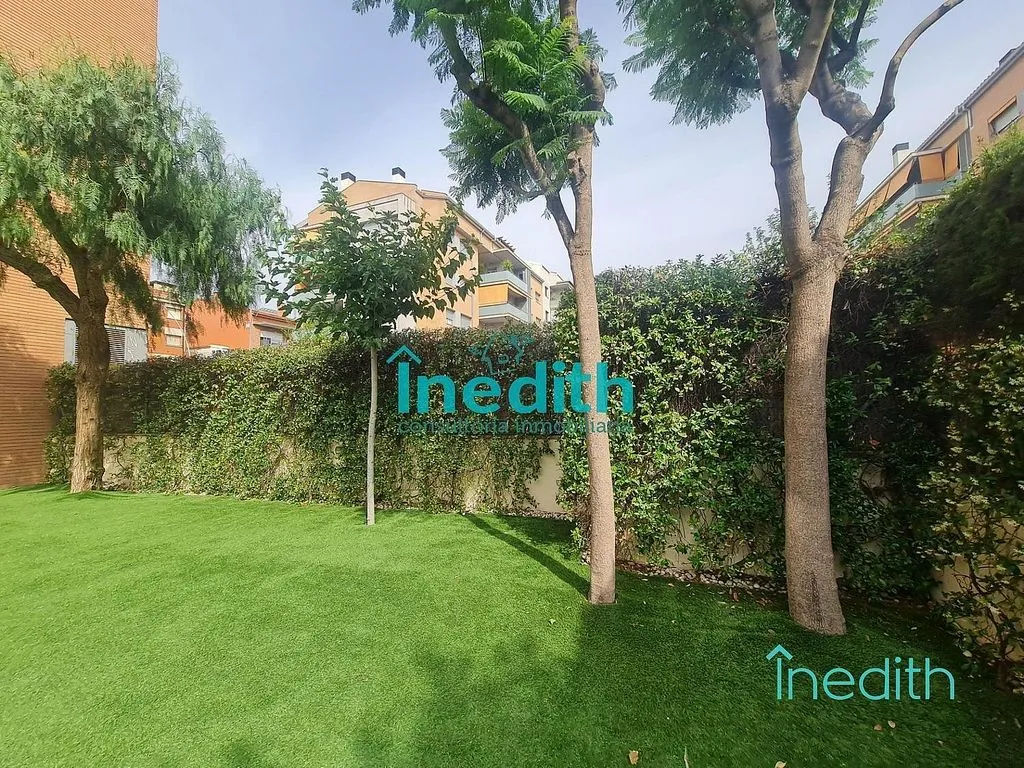 Jardin - Duplex Apartment with Pool in Central Castelldefels