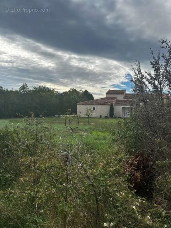 Aed - Buildable Plot with Pool Potential in Saint-Cannat
