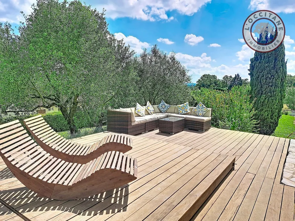 Terrass - Traditional House with Large Terrace in Calm Setting