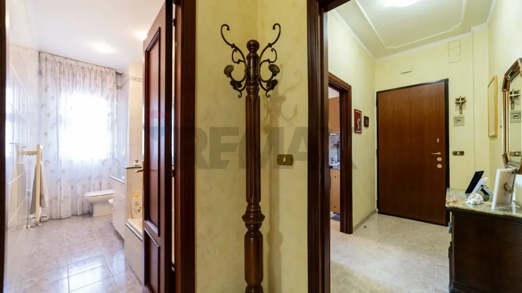 Esik - Spacious Apartment with Terrace in Bari