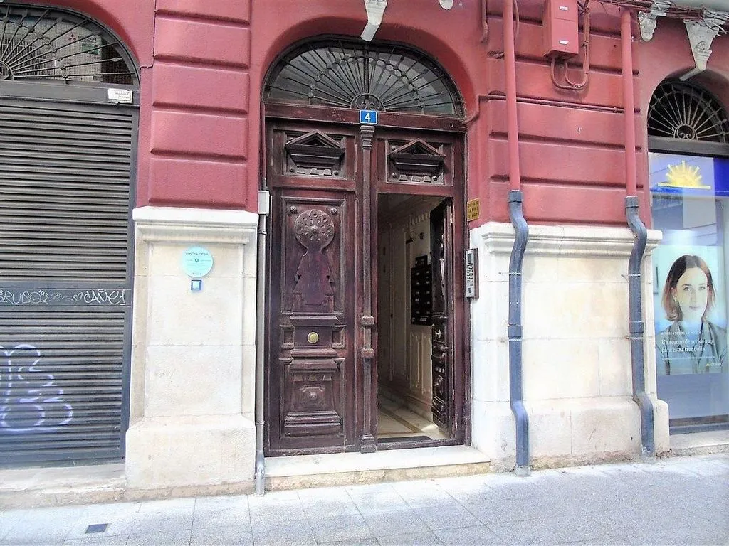Extérieur - Historic Apartment with Balcony in City Centre