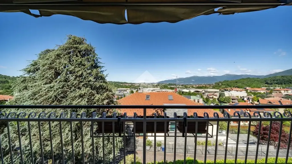 Balcon - Apartment with Panoramic View in Castello Di Brianza