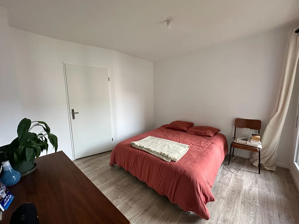 Chambres - Appartement 2 Pièces avec Balcon à Saint-Germain-lès-Arpajon