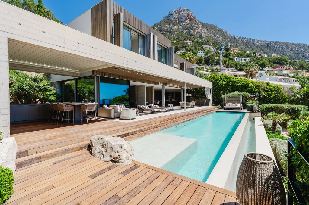Bassein - Villa with Sea View and Infinity Pool in Cala Llamp