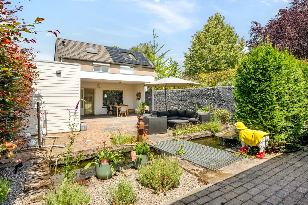 Aed - Spacious House with Deep Garden in Born