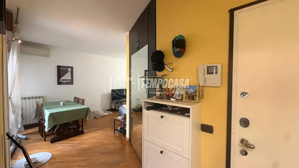 Esik - Twin-Storey Apartment with Balcony in Milan