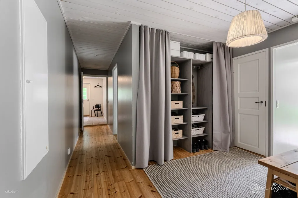 Entrée - Renovated Detached House with Sauna in Lohjan Immula