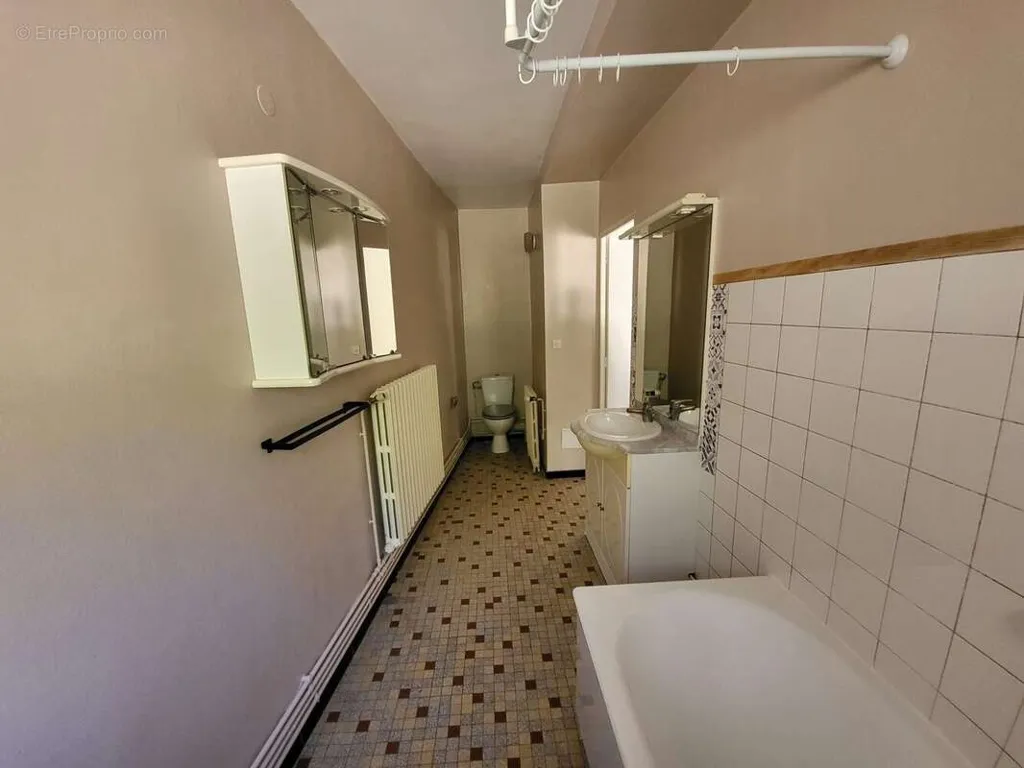 Vannitoad - Apartment Building with 3 Units in Rehon