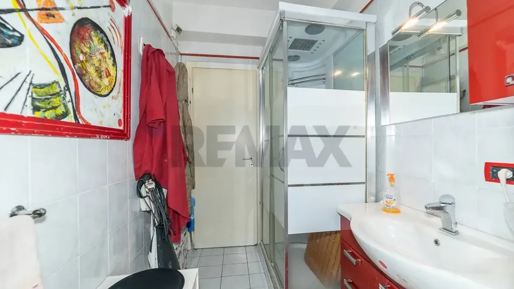 Bathrooms - Spacious Apartment with Large Terrace in Catania
