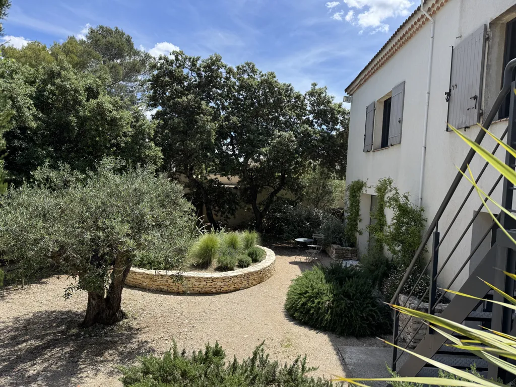 Jardin - Maison Rénovée avec Piscine dans un Environnement Calme