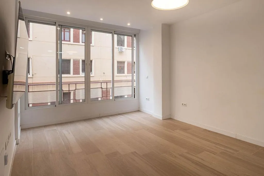 Toad - 3-Bed Flat with Balcony in Ensanche Centro