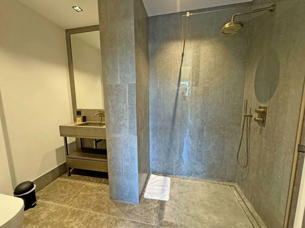 Bathrooms - 1950s Villa with Sea View in Cap d'Antibes