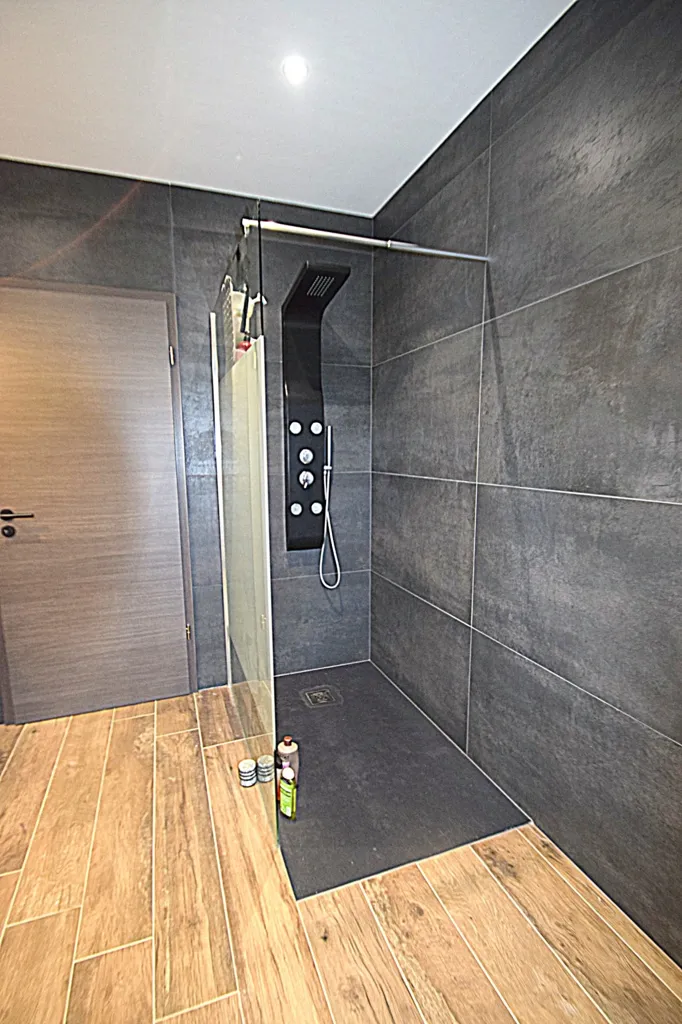 Salles de bain - Maison Luxueuse avec Piscine Intérieure à Labaroche