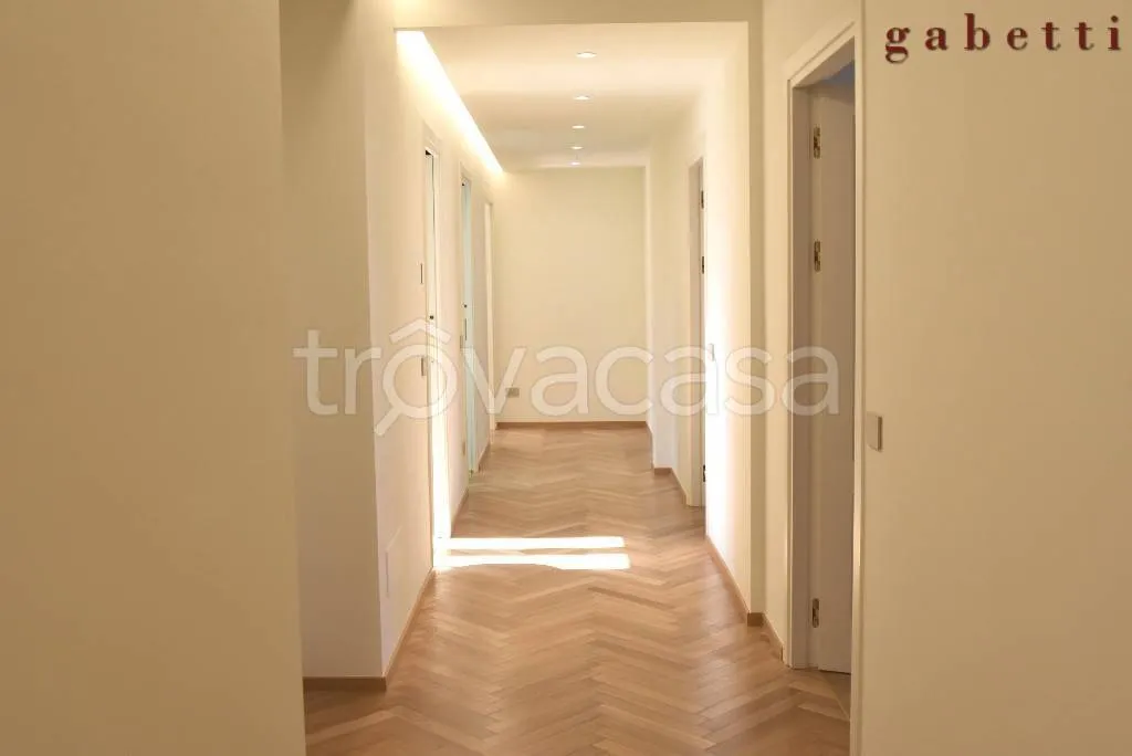 hallway_entrance