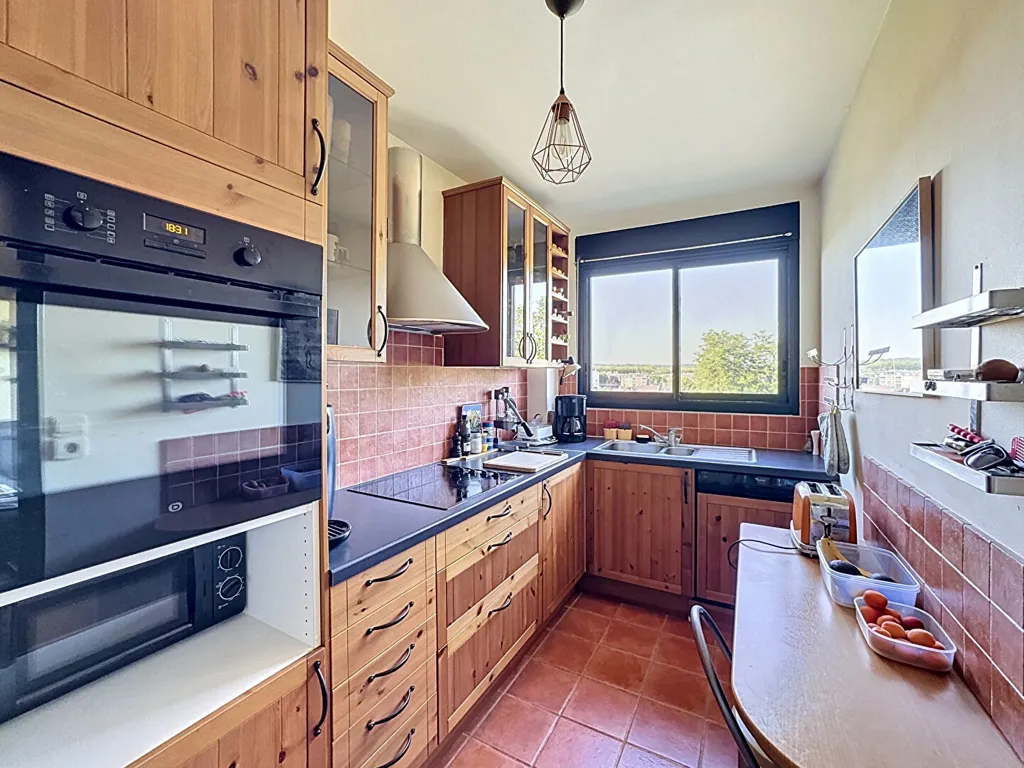 Cuisine - Appartement avec Balcon et Vue Dégagée à Versailles