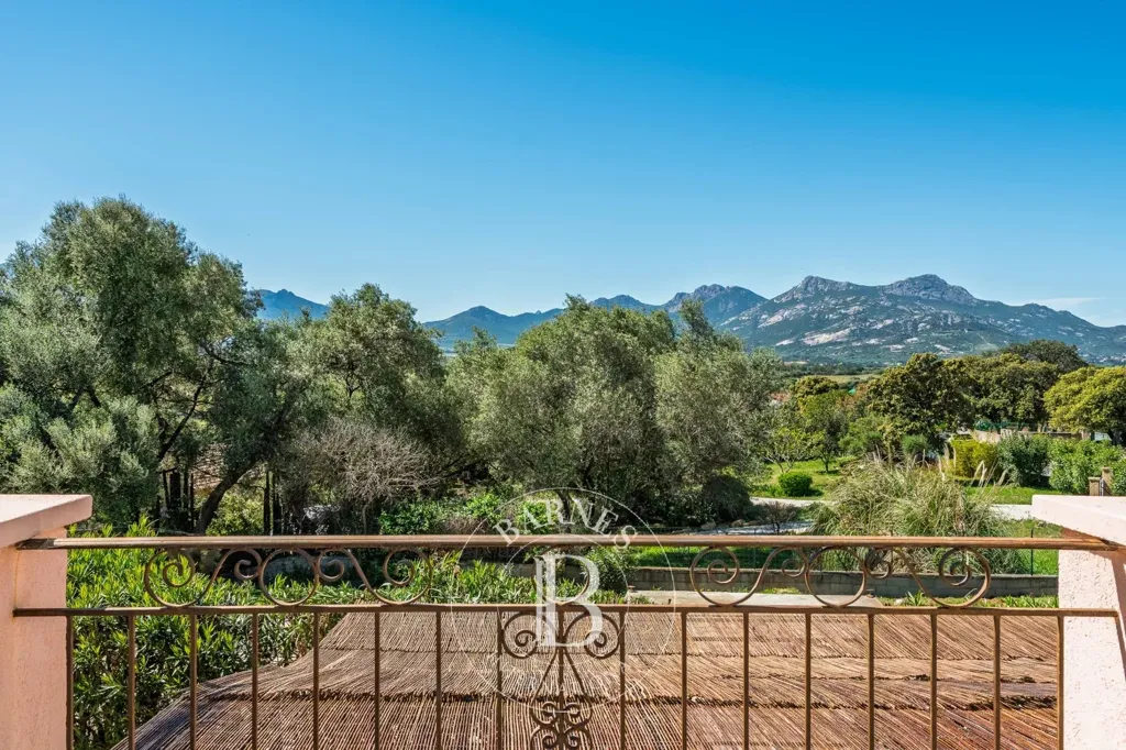 Terrasse - Villa avec Vue Montagnes et Piscine à Lumio