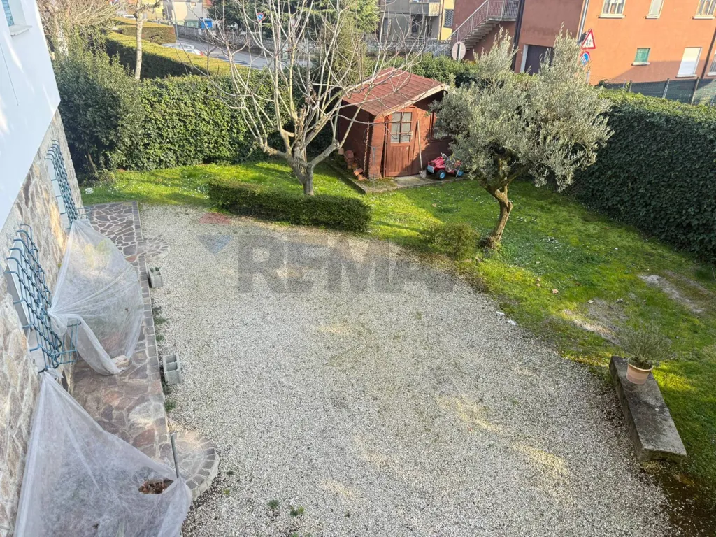 Garden - Villa with 1,200m² Garden in Adria