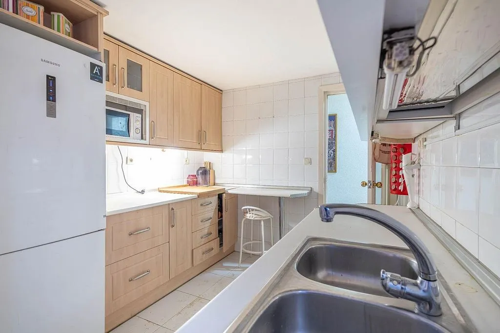 Köök - Top-Floor Flat with Balcony in Central Location