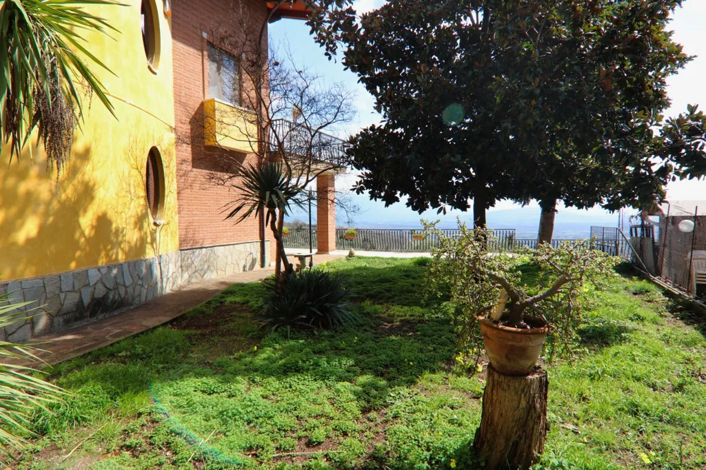Aed - Hilltop Villa with Panoramic Views in Eboli