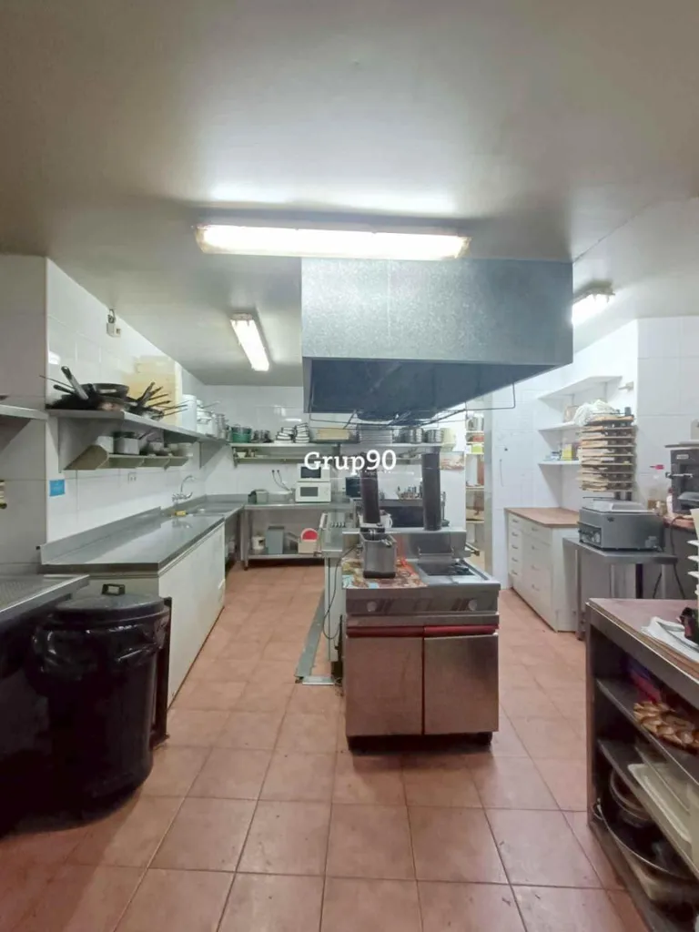 Kitchen - Restaurant for Rent with Terrace in Lleida