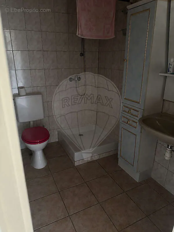 Salles de bain - Maison Jumelée avec Jardin et Garage à Villerupt