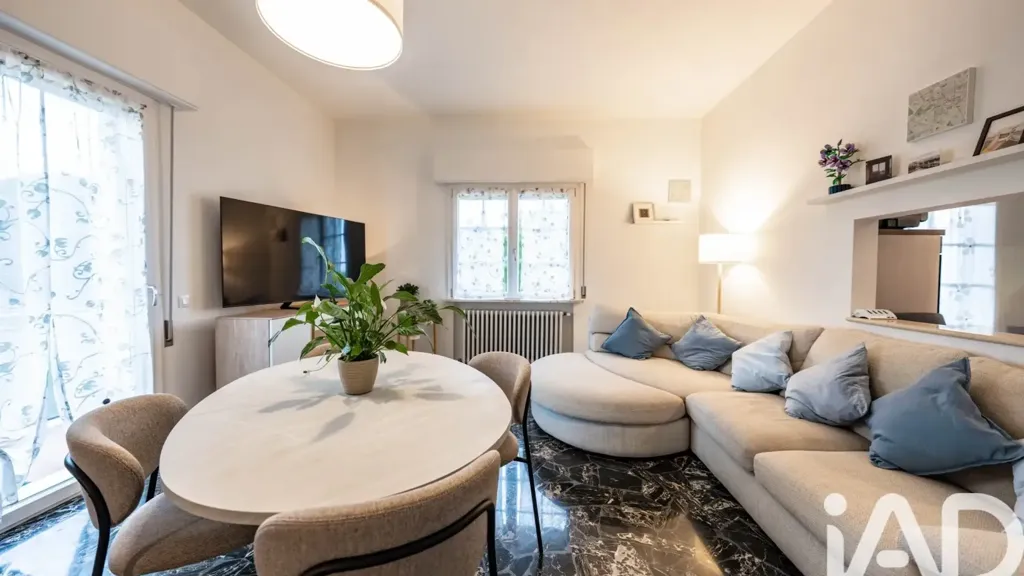 Soggiorno - Spacious Apartment with Balcony in Tresignana