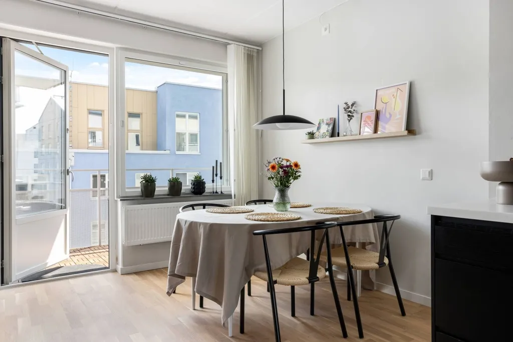 Sala da pranzo - Apartment with South-Facing Balcony in Barkarby
