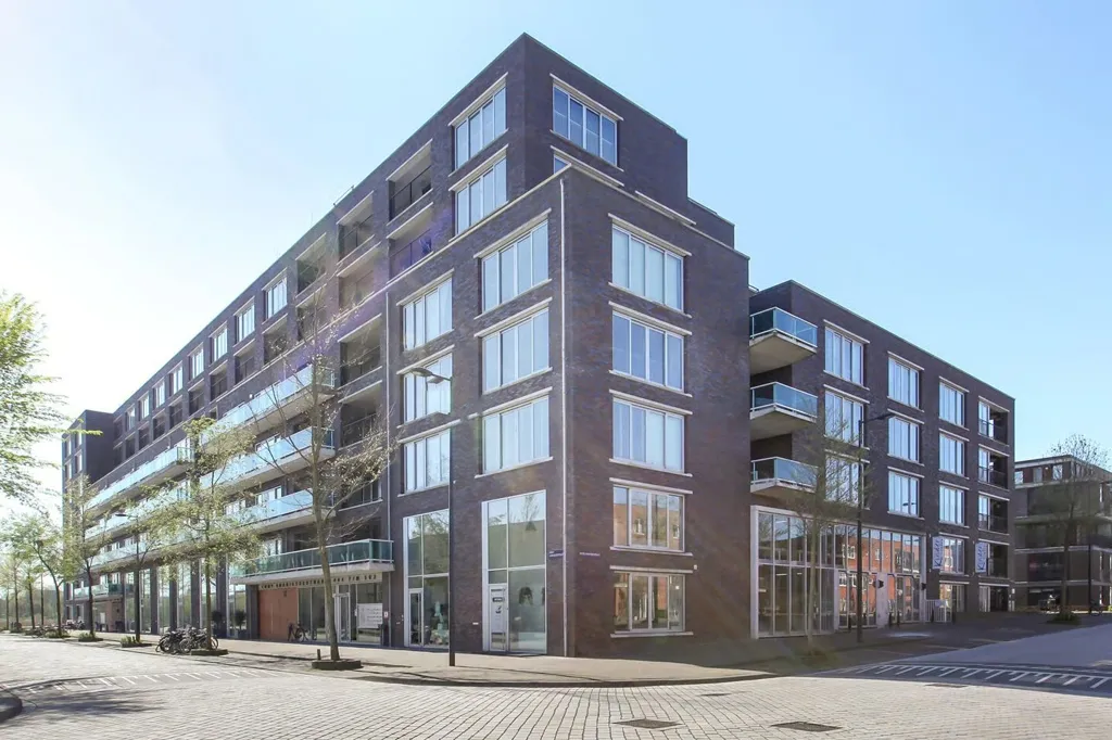Extérieur - Four-Bedroom Waterfront Apartment in Amsterdam