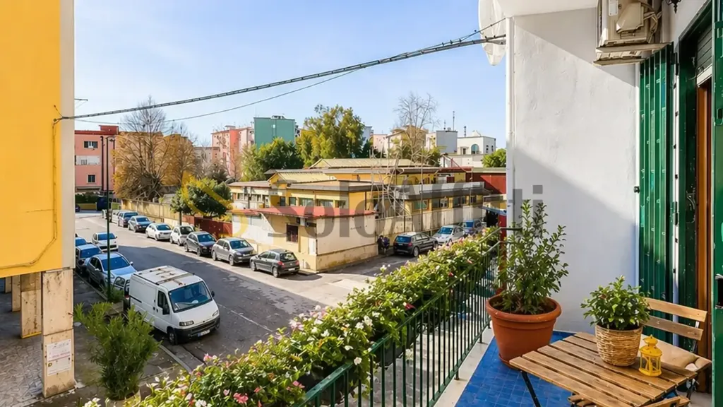 Rõdu - Armed Trilocale with Balcony in Naples