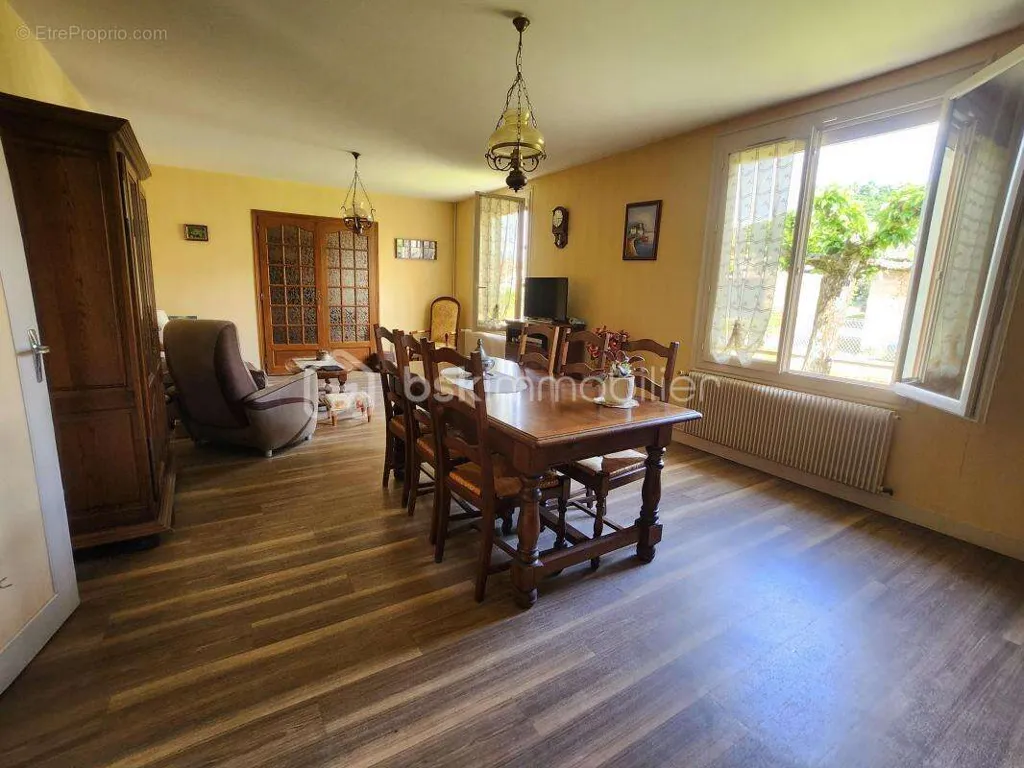 Söögituba - Detached Bungalow with Garden in Rouillé