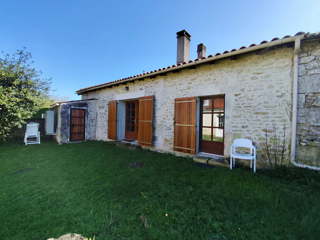 Extérieur - Maison Charentaise avec Jardin dans un Cadre Calme