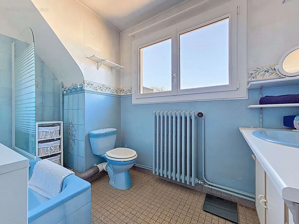 Salles de bain - Maison de 5 Pièces avec Jardin à Bihorel