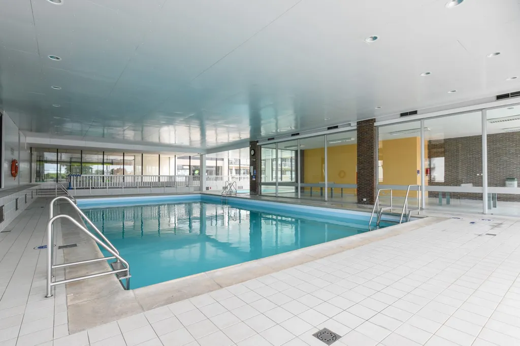 Pool - Bright Apartment with Terrace in Duinbergen