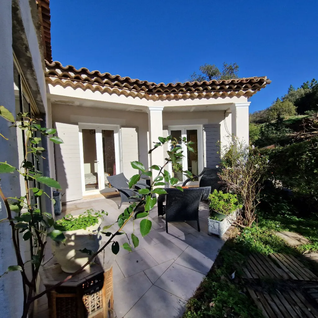 Terrasse - Villa Récente avec Véranda à Golfe de St-Tropez