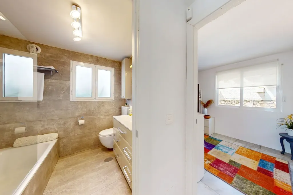 Salles de bain - Beachfront Duplex with Private Pool in Estepona