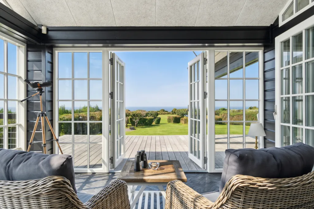Terrasse - Modern Summerhouse with Water View at Storebælt