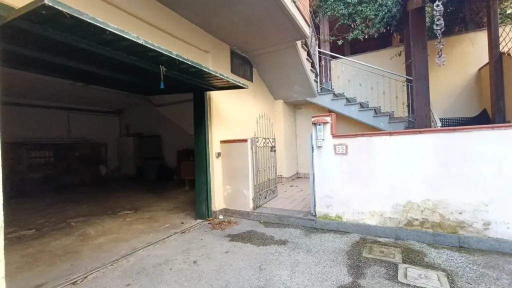 Garaaž - Villa with Garden near Avellino