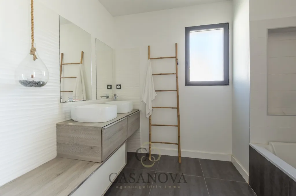 Vannitoad - Contemporary Villa with Pool in Saint-Jean-de-Cornies