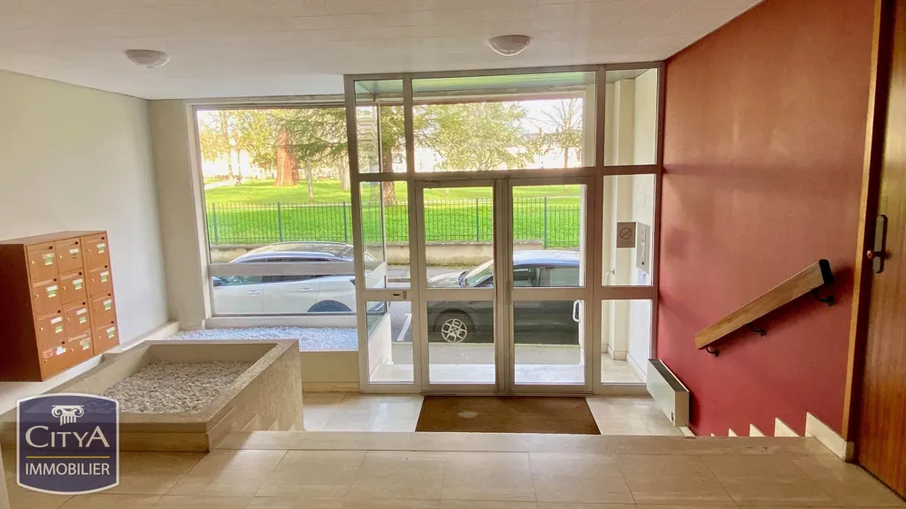 Entrée - Appartement 3 Pièces avec Balcon et Vue Dégagée à Alençon