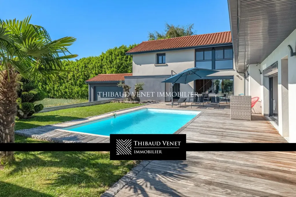 Piscine - Propriété Contemporaine avec Piscine à 10 min de Vienne
