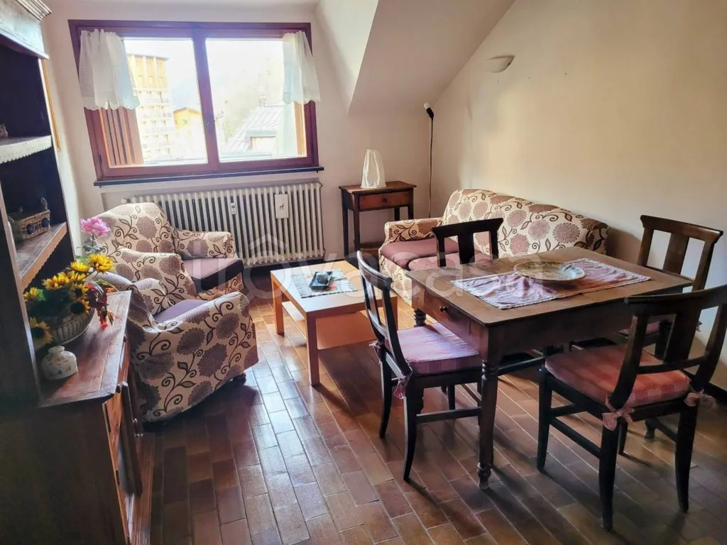 Söögituba - Mansarded Apartment with Soppalco in Limone Piemonte