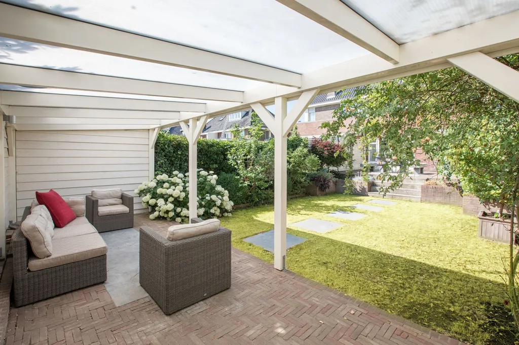 Terrass - Semi-detached House with Office Space in Arnhem