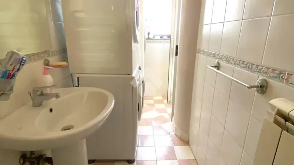 Bagni - Appartamento con terrazzo in parco ad Acerra