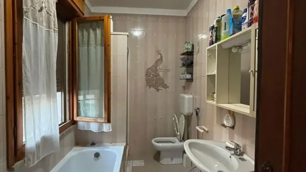 Bathrooms - Trilocale with Private Garage in Sassuolo
