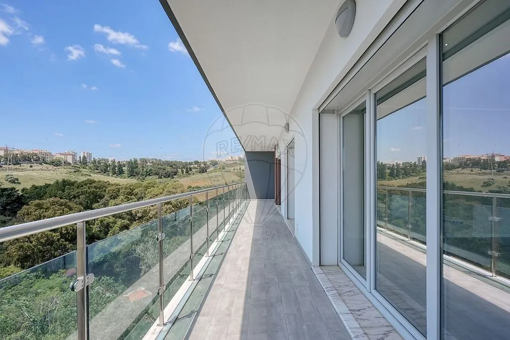 Balcon - Luxury Apartment with Panoramic Balcony in Odivelas